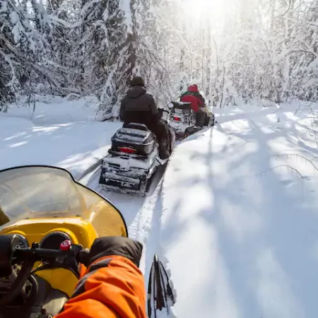 Snowmobiles trails in Muskoka