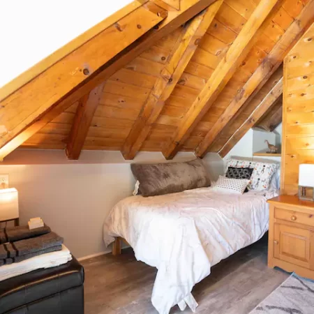 twin bed in Muskoka cottage